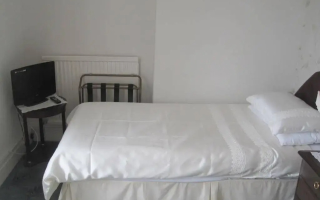 Bron Orme Private Hotel