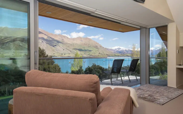 Lakeside Rd - Lake Views - Sleeps 10