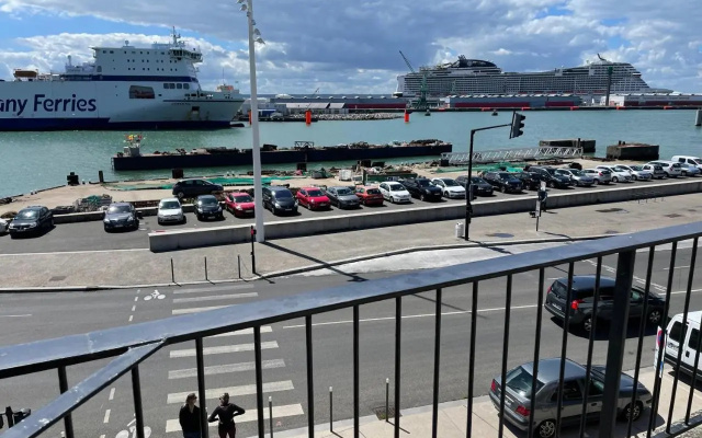 L'ancre, Studio Perret vue mer.