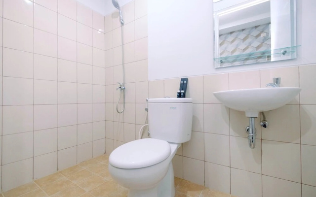 Relaxing Studio Apartment at Azalea Suites Cikarang