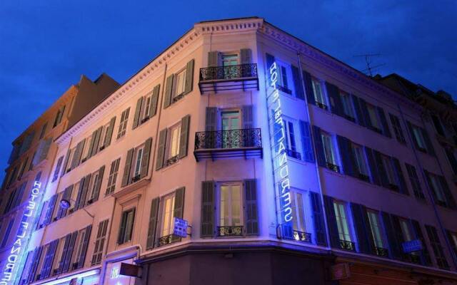 Hotel des Flandres вид на фасад