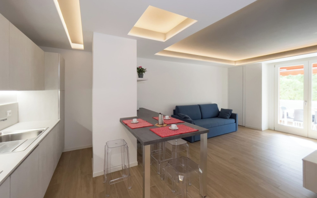 Modern Seaside Flat With Spacious Balcony