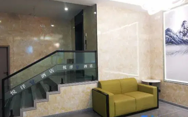 Yueyang Hotel (Wildlife Park Commercial Lane)