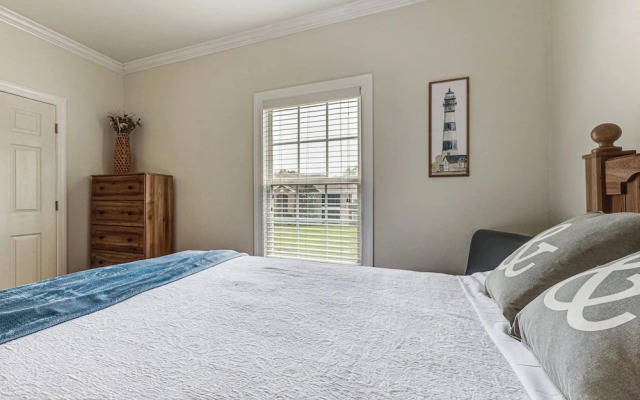 Pool Access! Recently Updated Retreat in Foley