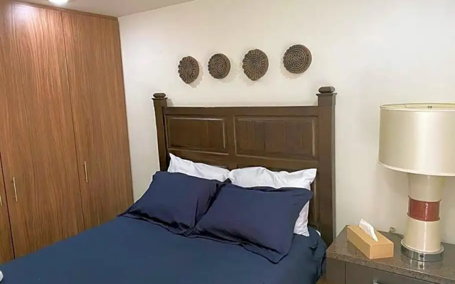 GRAN UBICACIÓN, en la zona de SANTA FE, KING BED