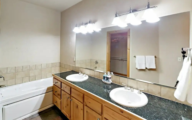 1746 Park City - 2 Br Condo