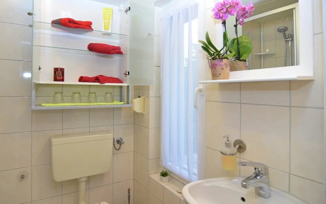 Modern Holiday Home in Güntersberge With Fish Pond