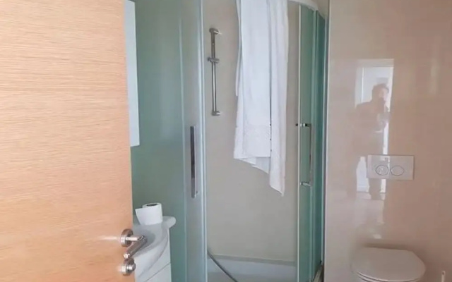 Contemporary Apartment in Neviđane near Sea