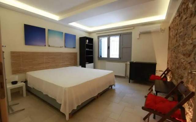 Elegant Studio at the Acropolis Hills