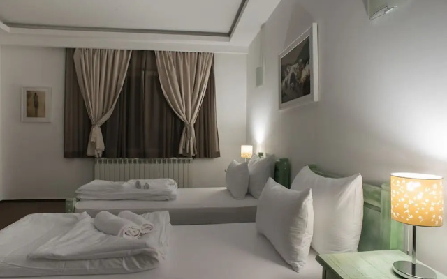 Hotel Trim