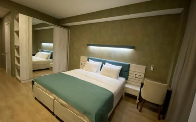 Round Garden Hotel