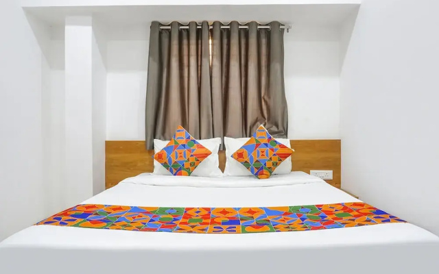 Fabhotel White House Inn