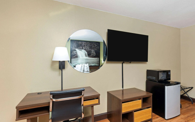 Super 8 by Wyndham Kingsport