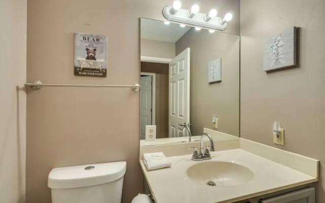 Pool Access & Hot Tub! Smoky Mtn Gatlinburg Cabin