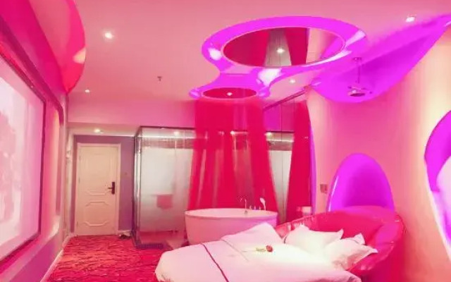 1314 Lovers Theme Hotel (Wuhan Wuchang Railway Station Store)