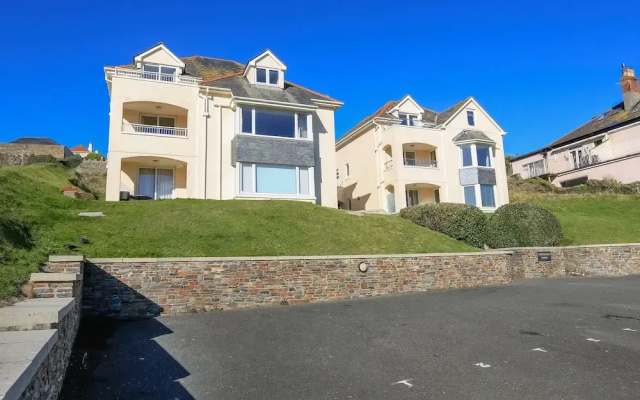 6 Chichester Court