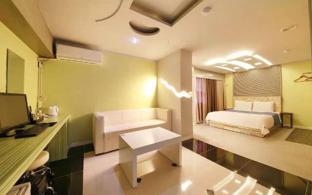 Starry Night Hotel