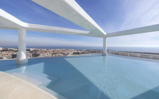 Gran Canet 2BR - Sea Views, Pools & Gym