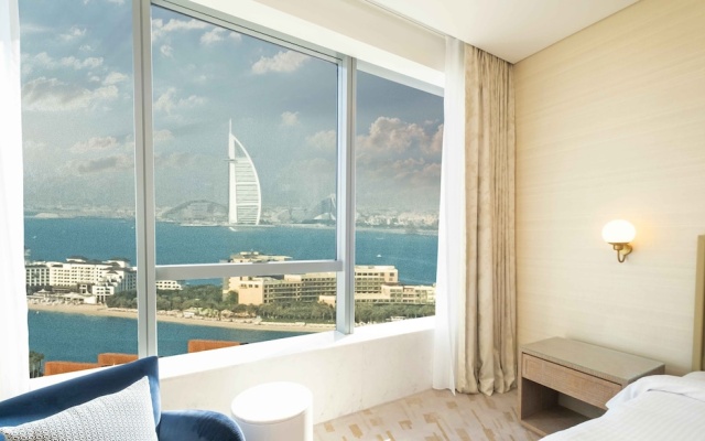LUX Iconic Views at The Palm Tower 5