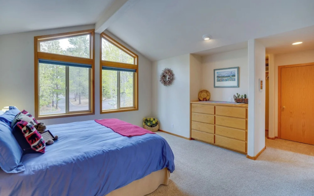 Sunriver Getaway w/ Sharc Waterpark Passes!