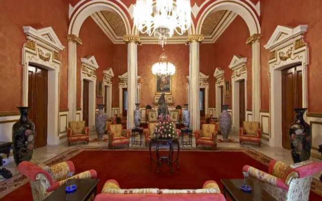 Raj Niwas Palace