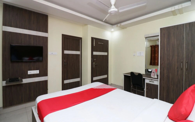 OYO 30163 Hotel Taj Palace