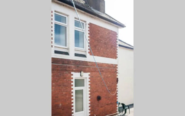 Newport house sleeps 9 - Mycityhaven