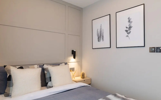 Luxury double room in West London home