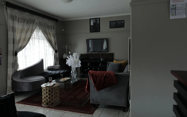 Ledumo Lodge
