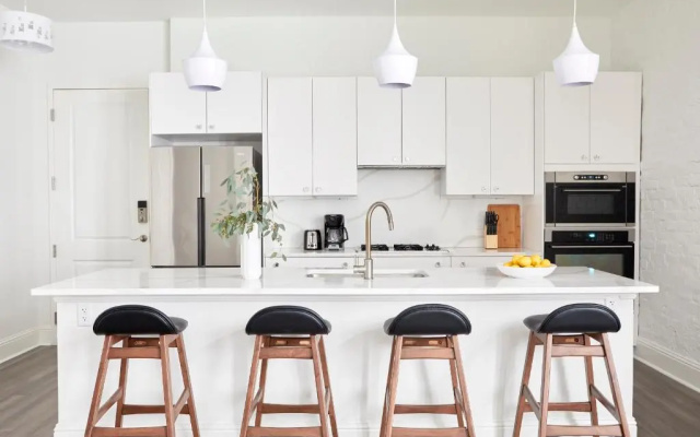 St. Charles Elegant Suites by Sonder