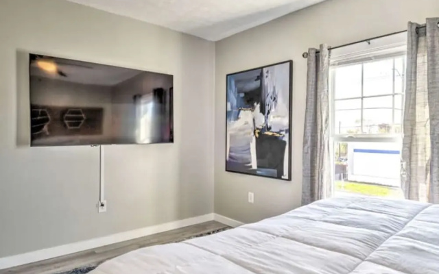 Urban Chic Townhome Near Downtown