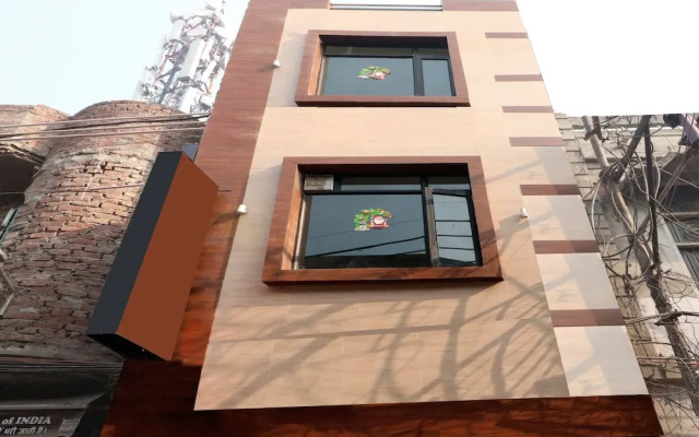 OYO 27650 Gian Residency