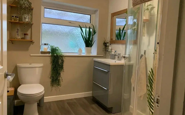 Impeccable 3-bed Bungalow Near Launceston