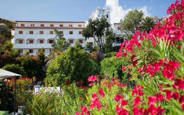 Grand Hotel De Rose Скалея вид на фасад