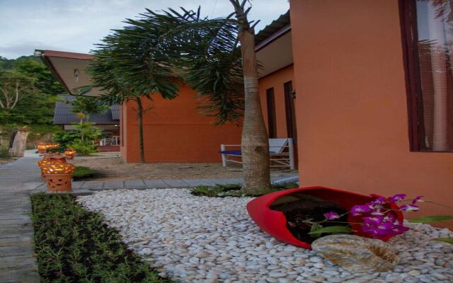 Отель El Greco Bungalows Ланта вид на фасад