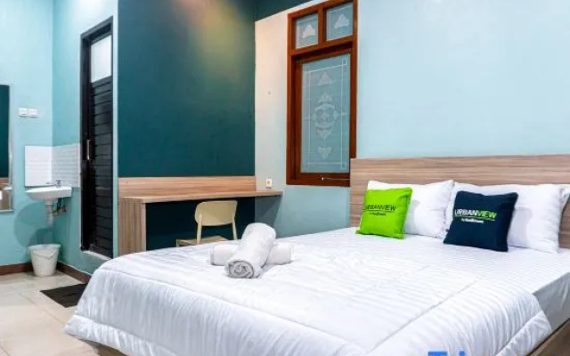 Urbanview Hotel Ultima Logam Bandung