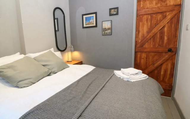 1 Dinas Cottages