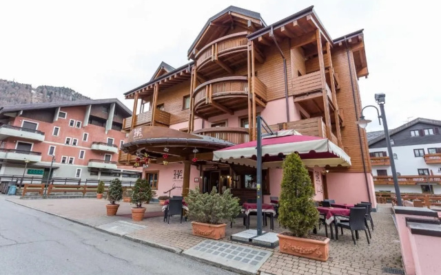 Hotel Arisch