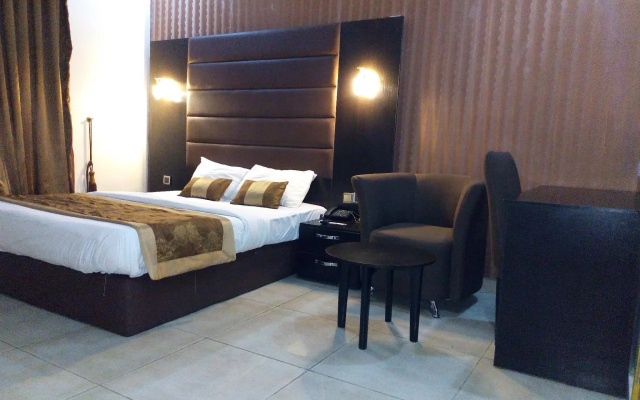 Bana Hotel & Suites