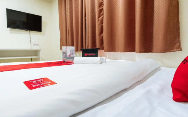 RedDoorz @ University Belt Manila