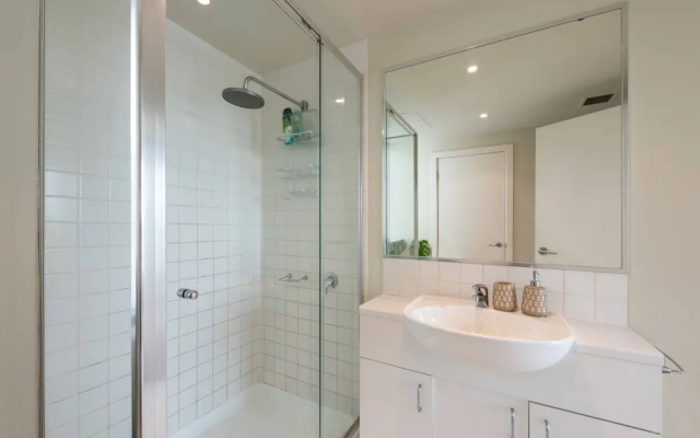 Beautiful 1-bed in St Kilda w/ Parking & Terrace