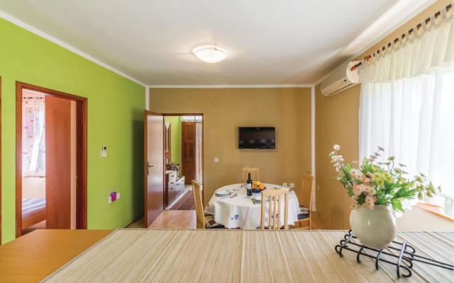 Awesome Home in Liznjan With Wifi and 2 Bedrooms