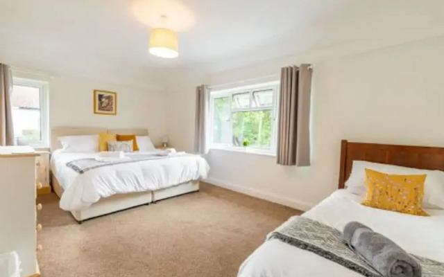 Host Stay St Clements House