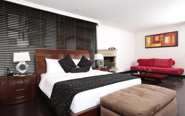 Hotel Suites 108