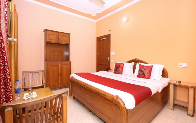 OYO 10539 Hotel Holiday Classic