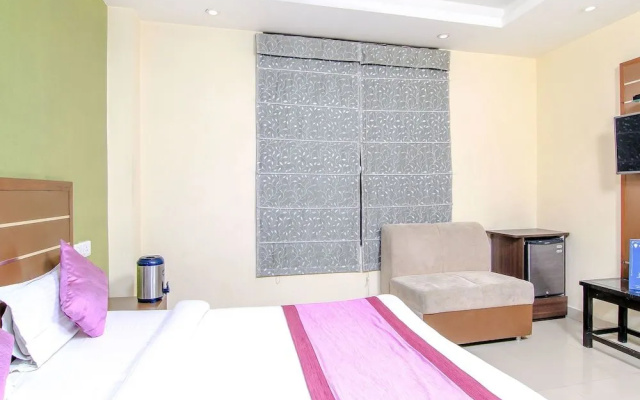 OYO 8657 Hotel Royal Castle