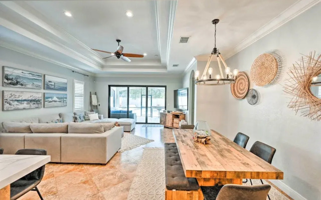 Coastal Naples Getaway ~ 2 Mi to Beaches!
