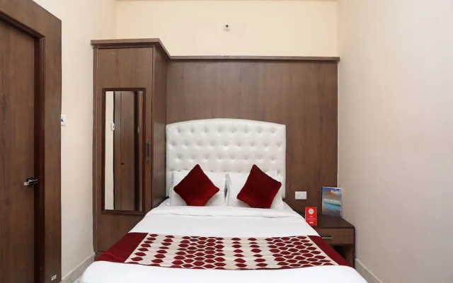 OYO 14949 Hotel Shashi Residency
