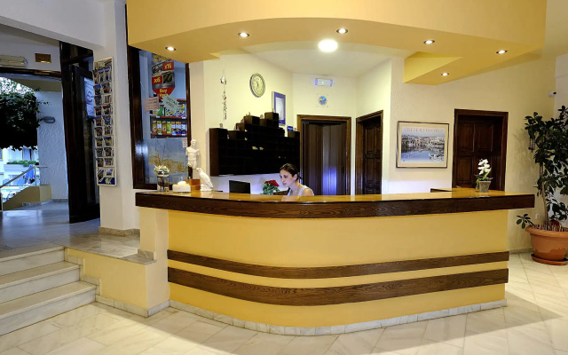 Apollon Hotel Apartments