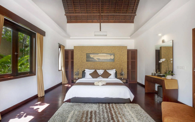 The Sanctus Villa